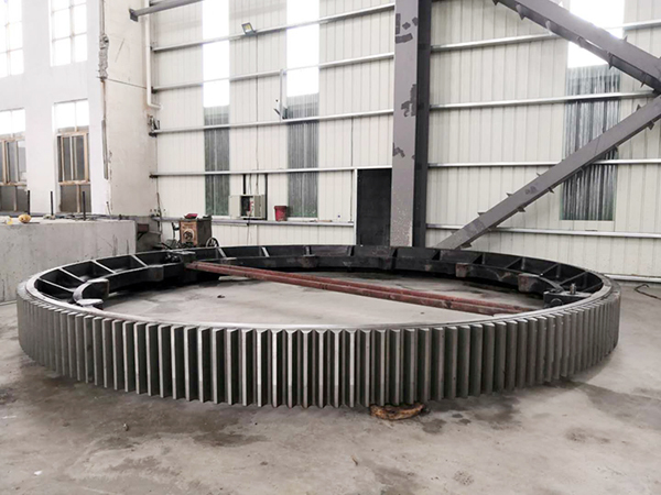 鑄鋼件加工廠家生產(chǎn)大齒輪時(shí)，哪些因素可能導(dǎo)致成品不合格？