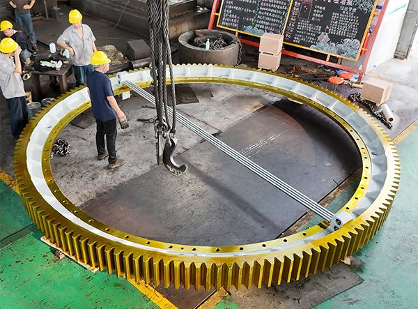 鑄鋼件廠家講解大型鑄鋼件直齒齒輪與斜齒齒輪的區(qū)別是？