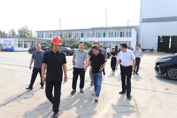 哈工大產(chǎn)學(xué)研團(tuán)隊及輝縣市市長走進(jìn)騰飛鑄鋼！