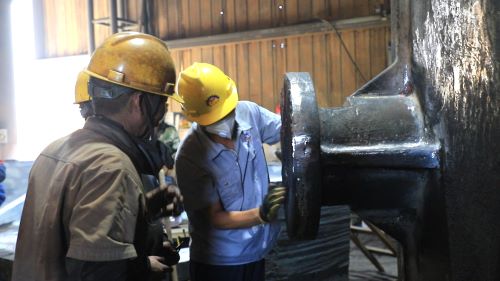 大型鑄造廠騰飛鑄鋼為您解答鑄鋼件輪轂是什么？