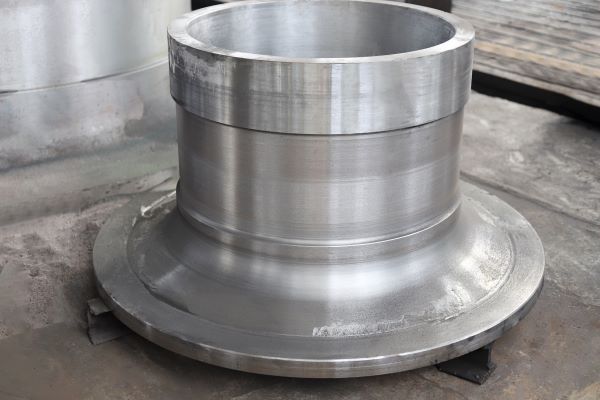 “空心”如何勝“實心”？揭秘大型中空軸的設(shè)計智慧與鑄造藝術(shù)