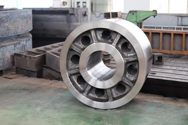 建材行業(yè)大型鑄鋼件托輪怎么選？騰飛鑄鋼為你揭秘