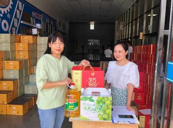 情滿中秋‖騰飛鑄鋼派發(fā)中秋福利啦！