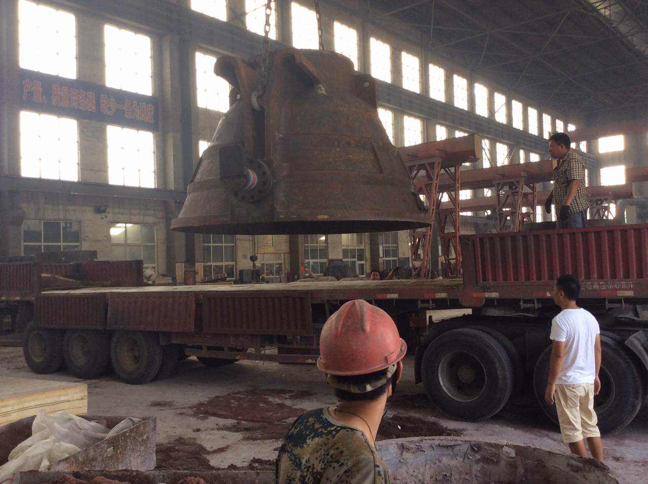 騰飛鑄鋼渣罐裝貨現(xiàn)場